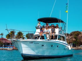 A lively group of friends enjoys a day on the water aboard a beautiful boat, perfect for celebrations and memorable outings.