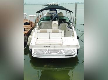 26ft Sea Ray Sundeck for up to 6 guest!