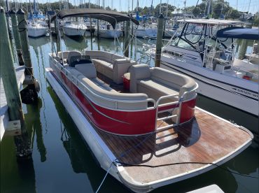 Lagoon Pontoons of Saint Pete Beach
