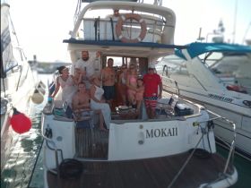 A joyful group gathers on the deck of the MOKAI boat, celebrating together — perfect for family outings and memorable boat parties.