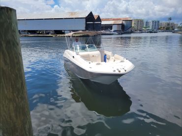 Charter Finders LLC 260 Deck Boat