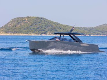 Sparus Boats - Luxury Motor Yacht  Colnago 38