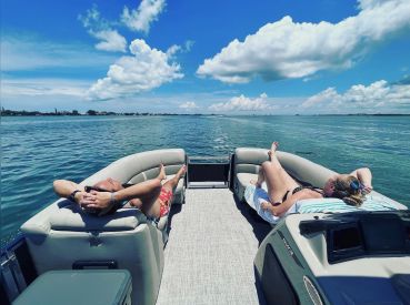 Private Sandbar & Dolphins Boat Tour!