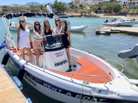 A group of friends poses on a rental boat, ready for a summer adventure on the water — perfect for creating unforgettable memories.