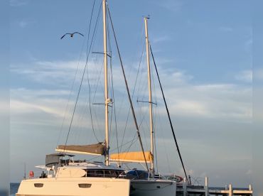 Belize Sailing Vacations – 50' Fountaine