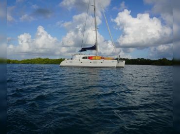 Belize Sailing Vacations – 50' Lagoon