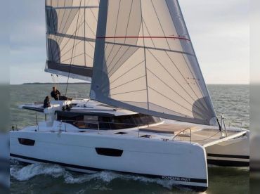 Belize Sailing Vacations – 47' Fountaine