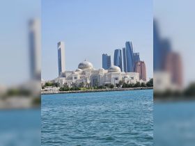 A stunning view of the iconic Emirates Palace and modern skyscrapers in Abu Dhabi, showcasing the blend of tradition and modernity in this vibrant city.