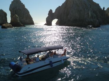 BTC Private Yacht Tour – Snorkel/Paddleboard