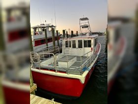 Wrap around exterior seating on the open aft deck
