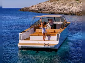 A joyful moment aboard a stylish boat, with guests celebrating against a stunning ocean backdrop — perfect for summer adventures and memorable outings.