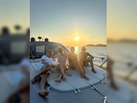 A group of friends enjoys a sunset on a yacht, celebrating with cocktails and laughter — the perfect backdrop for memorable moments on the water.