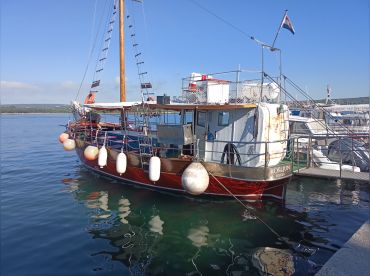 Discover Plavnik On A Pirate Ship