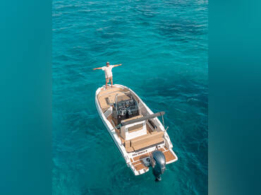 Harbour & Helm – Exclusive Day Charter