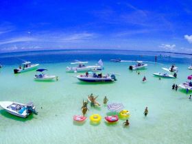 Islamorada Sandbar with paddleboards & floats