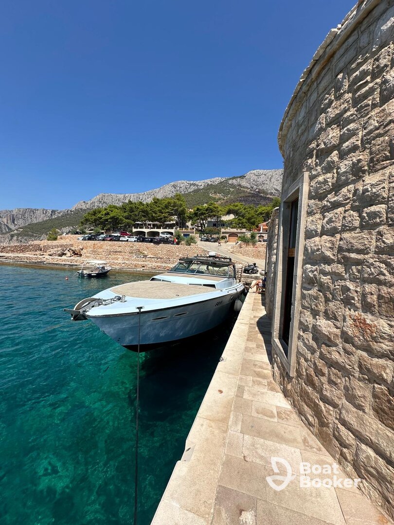 Book Hvar – Kormoran II