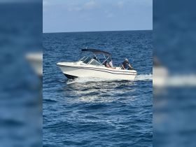 A group of friends enjoys a day of fishing on a Grady-White boat, cruising through the open ocean — perfect for adventure seekers and fishing enthusiasts.