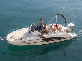 A group of friends enjoys a sunny day on a boat, relaxing and sunbathing on the deck — perfect for summer outings and water adventures.