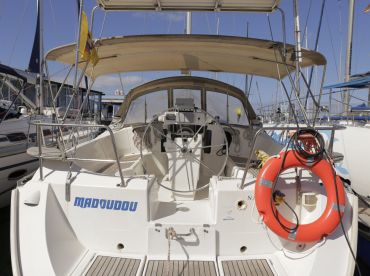 Madoudou Sailing Yacht – Whale Watching