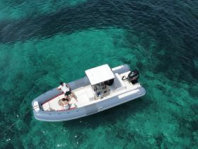 A couple enjoys a relaxing moment on a boat surrounded by stunning turquoise waters, perfect for a day of adventure or leisure on the sea.