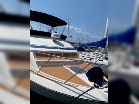Sea Falcon, bow w/ seating for 4
