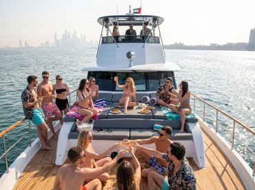 Supernova Yachts Charter – Hatteras Vogue