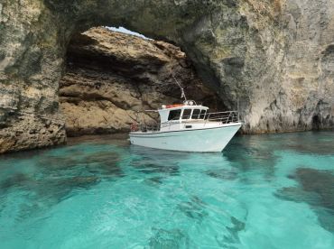 Comino : Blue Lagoon, Sea-caves + Gozo