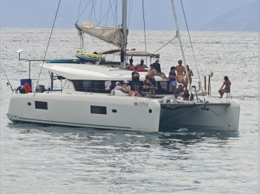 Tropical Explorers Catamaran