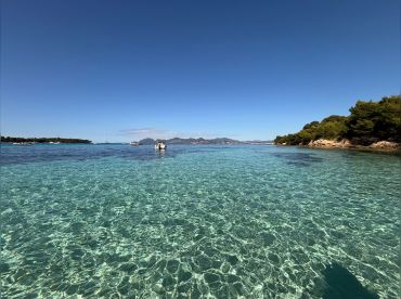 FW– Private Boat Charter in Cannes
