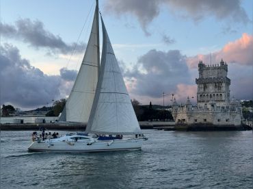 Luxury Sailboat Tour in Lisbon