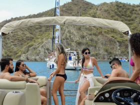 A lively group enjoys a day on the water aboard a pontoon boat, showcasing fun and relaxation in a beautiful setting.