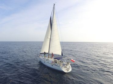 Back Loop Sailing Yacht