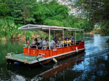 Paseadora Río Espíritu Santo PARTY BOAT BEACH