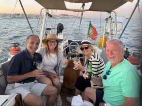 A cheerful group enjoys drinks aboard a boat, celebrating together against a picturesque waterfront backdrop — perfect for sunset cruises and memorable gatherings.