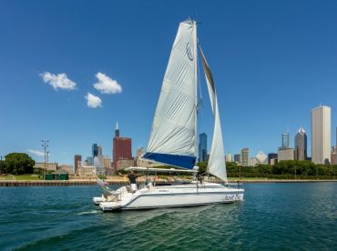 40' Catamaran in Chicago for up to 7 ppl