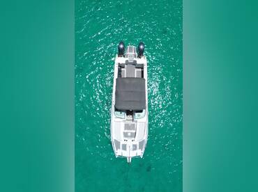 Power Catamaran 30ft with Bathroom
