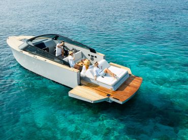 Luxury yacht / SEABOB / VALERON Pelagosa 33