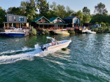 Amazonas Boats