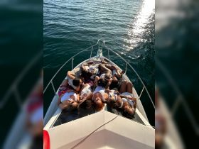 A lively group enjoys a relaxing day on the boat, sunbathing and having fun together — perfect for celebrations and memorable outings on the water.