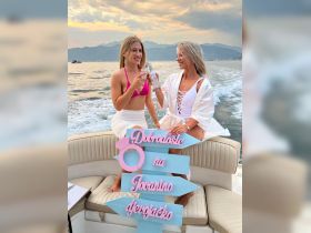 Two friends celebrate with cocktails on a boat, enjoying a stunning sunset backdrop — perfect for memorable gatherings and parties on the water.