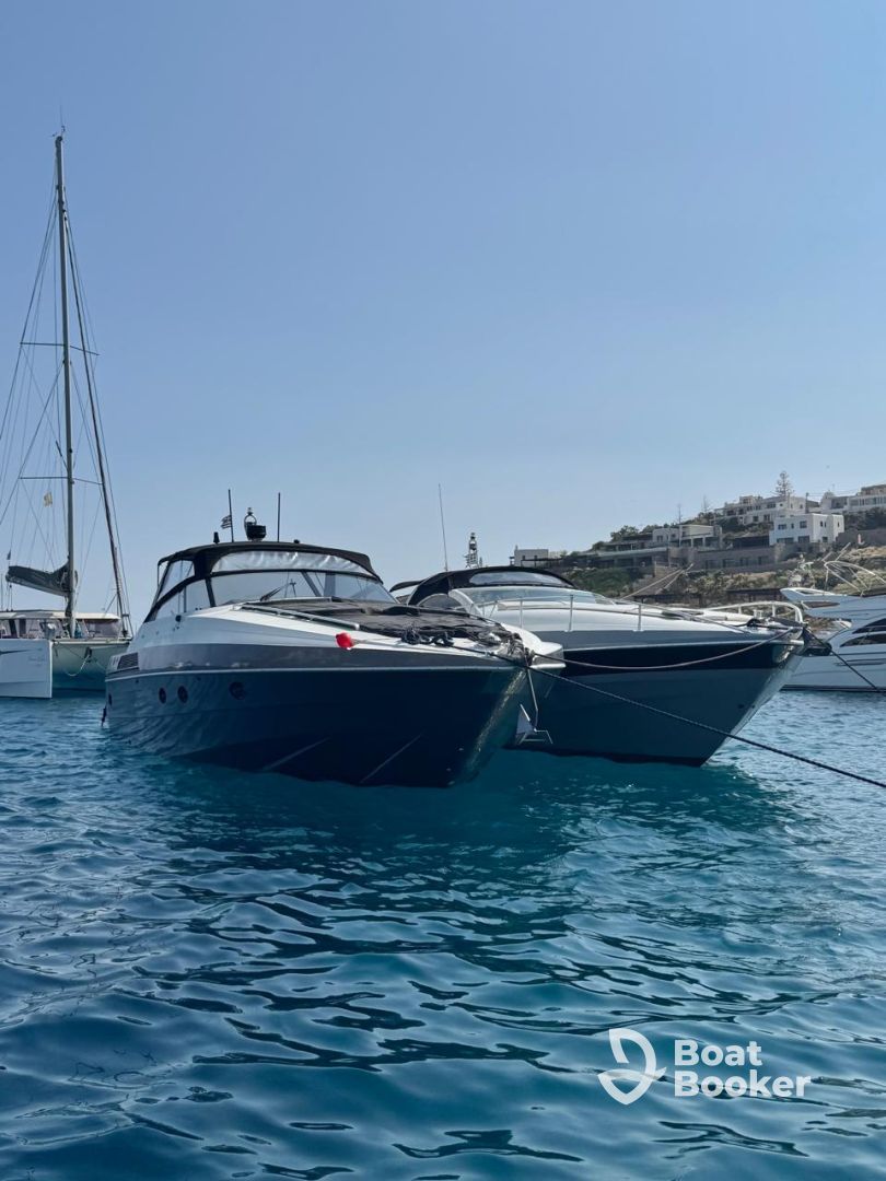 Luxury Yachts Mykonos  – Pershing 40