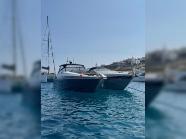Luxury Yachts Mykonos  – Pershing 40