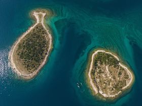 A stunning aerial view of two picturesque islands surrounded by crystal-clear waters, perfect for exploring and enjoying nature's beauty.