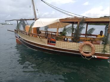 Wasini Dolphin Tours – Local Dhow Boat