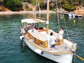 A couple enjoys a romantic moment aboard a beautiful boat, surrounded by serene waters — perfect for special celebrations or intimate getaways.