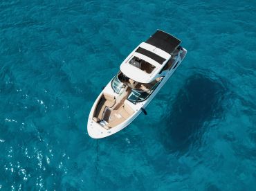 Luxury Time Charters – Sea Ray 350 SLX