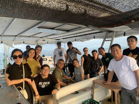 A cheerful group of friends gathers on a boat, enjoying their time together at sea — perfect for celebrations and memorable outings.