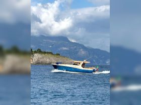 A beautiful boat cruises through sparkling waters, showcasing stunning coastal scenery and a perfect day on the water.