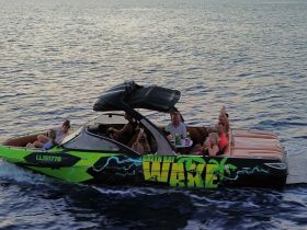 A lively group enjoys a fun day on the water aboard a vibrant boat, perfect for celebrations and memorable outings with friends and family.