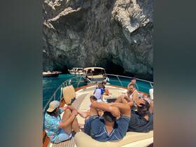 A lively group enjoys a day on the boat inside a stunning cave, creating unforgettable memories with family and friends in a picturesque setting.